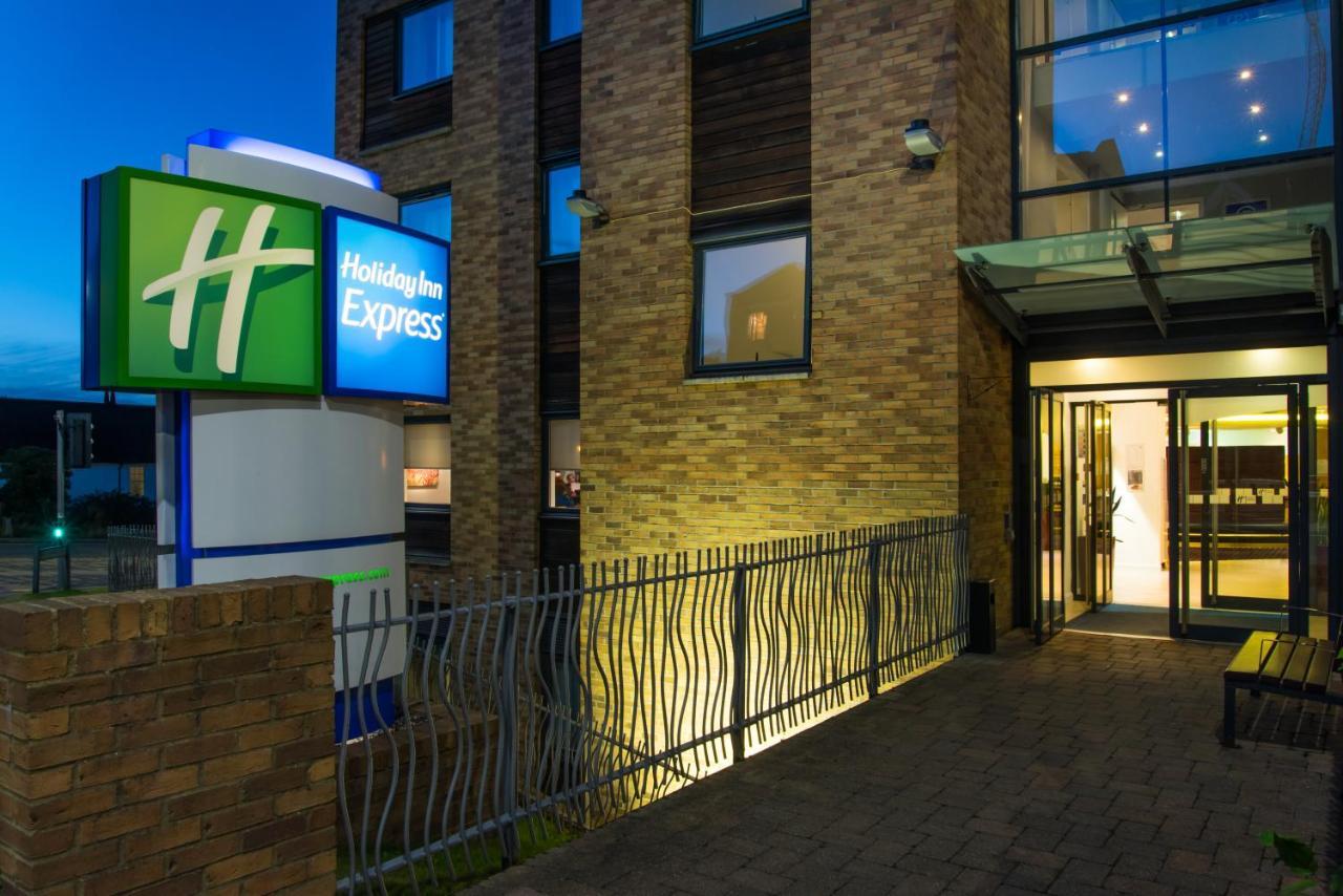 Holiday Inn Express Hemel Hempstead, An Ihg Hotel Екстериор снимка