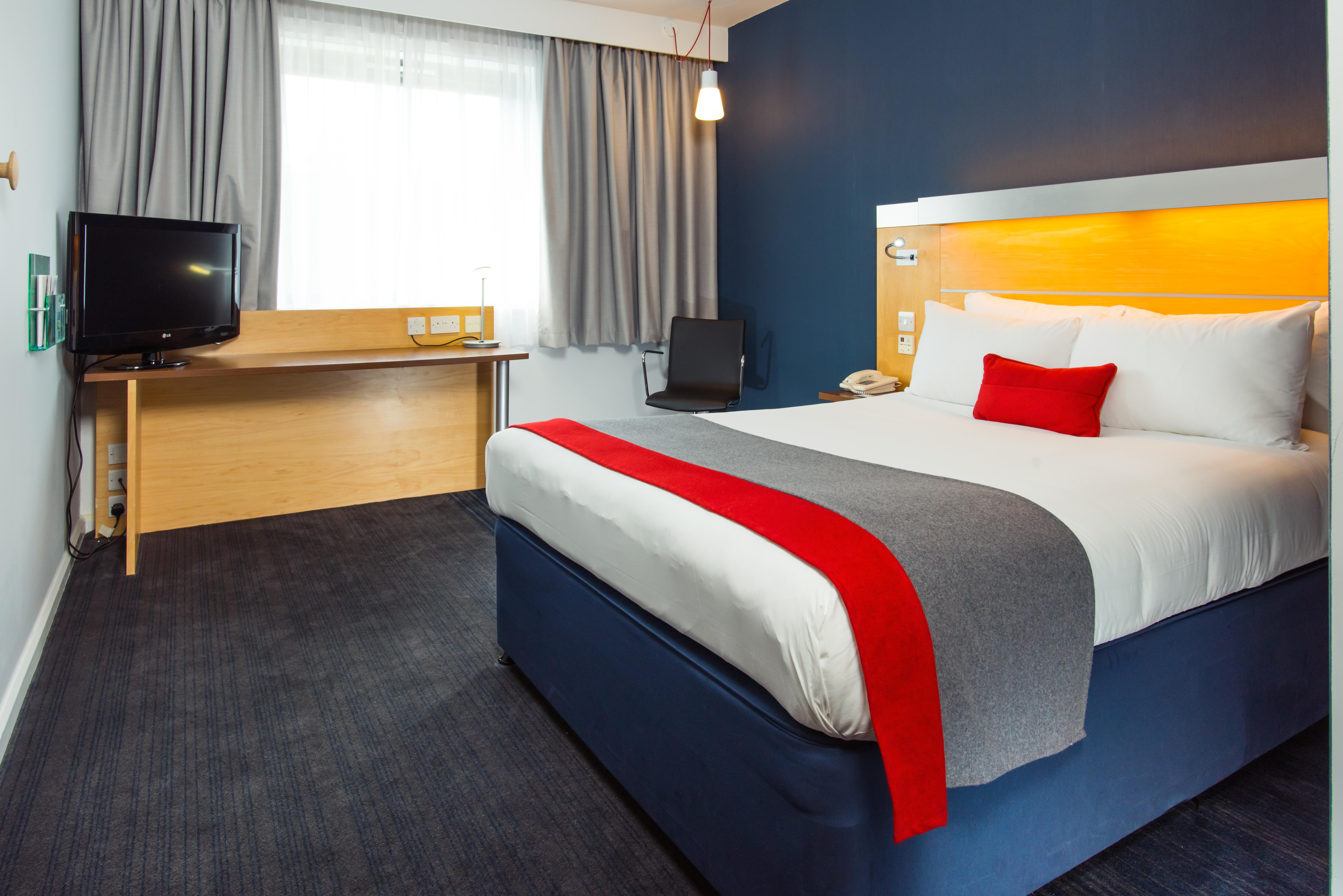 Holiday Inn Express Hemel Hempstead, An Ihg Hotel Екстериор снимка