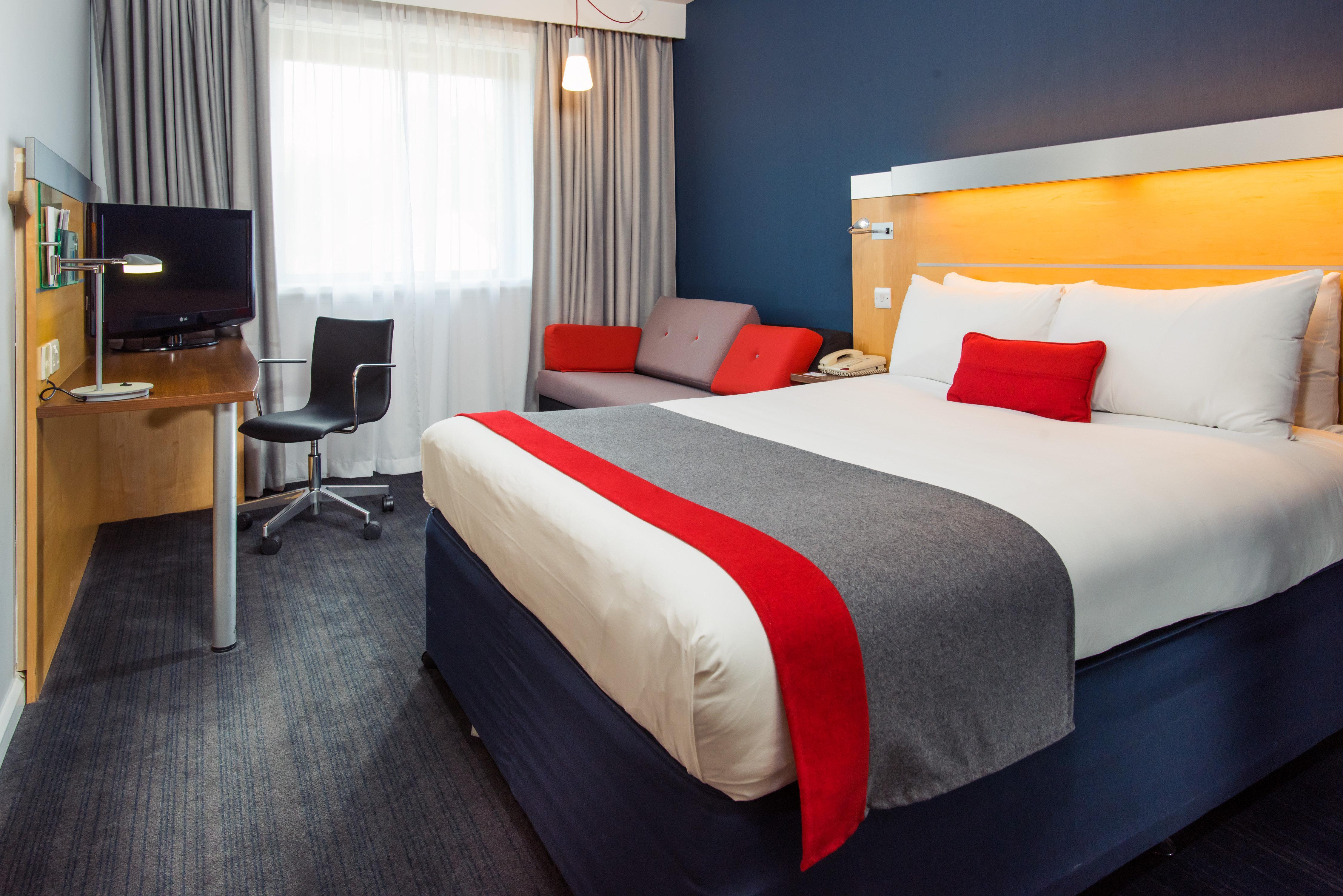 Holiday Inn Express Hemel Hempstead, An Ihg Hotel Екстериор снимка