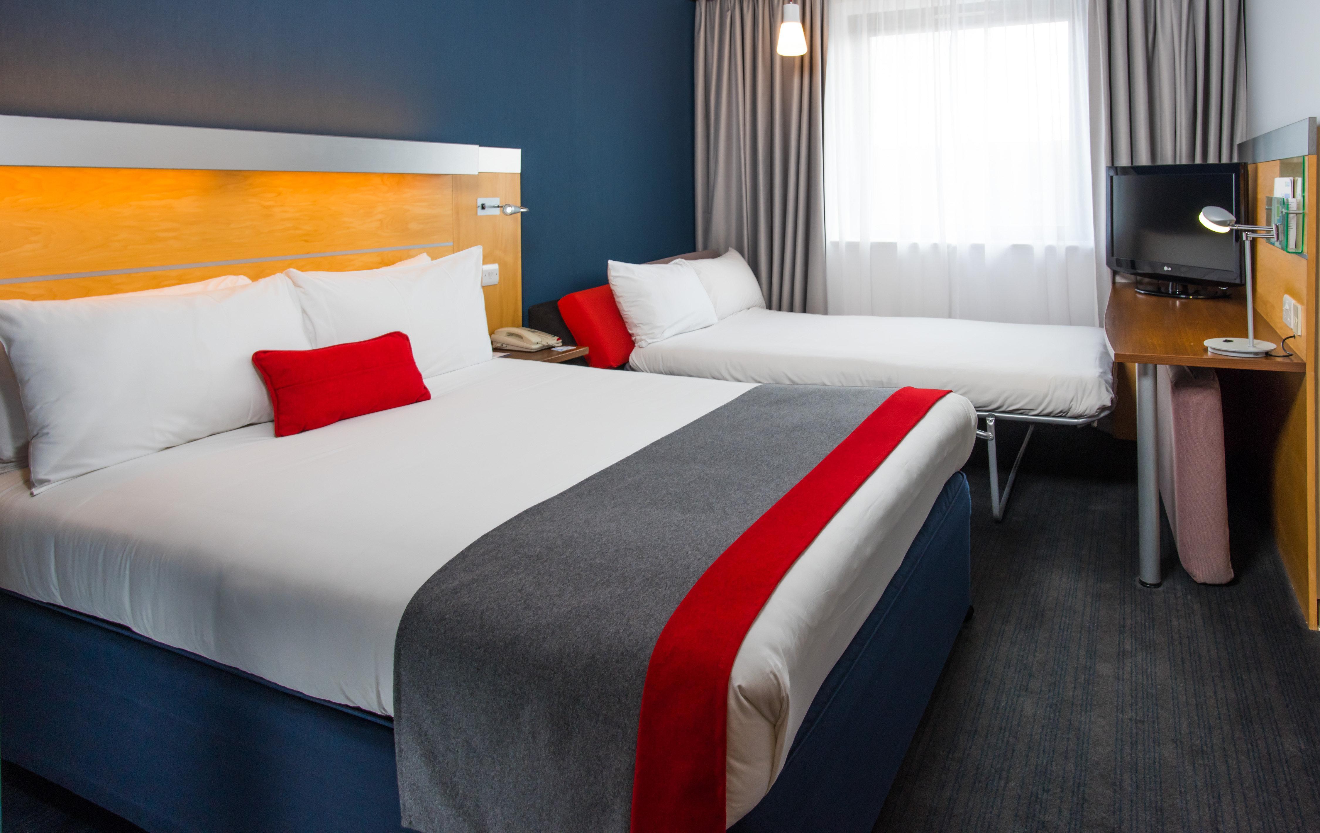 Holiday Inn Express Hemel Hempstead, An Ihg Hotel Екстериор снимка