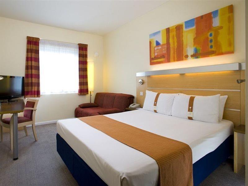 Holiday Inn Express Hemel Hempstead, An Ihg Hotel Екстериор снимка