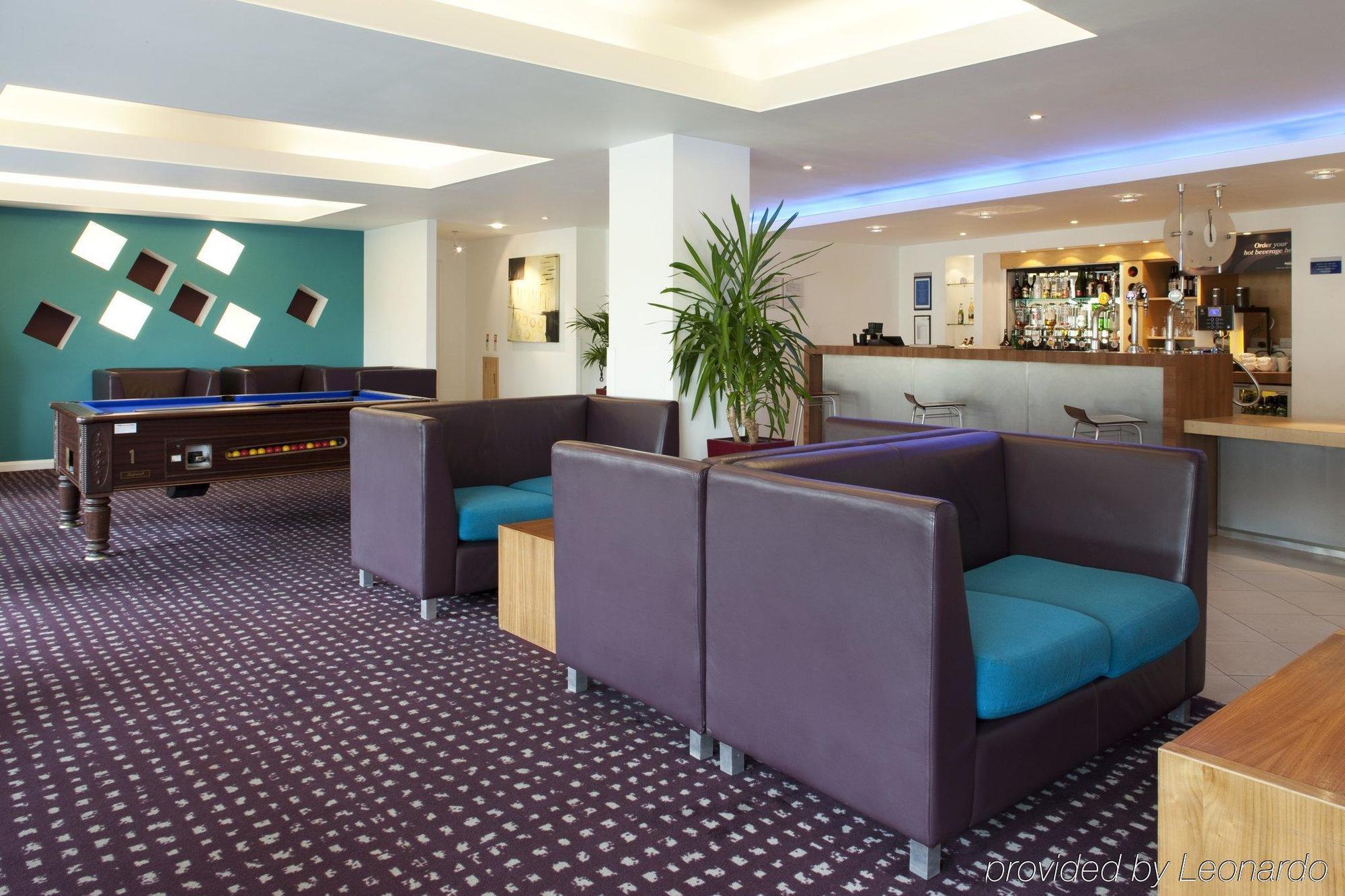 Holiday Inn Express Hemel Hempstead, An Ihg Hotel Екстериор снимка