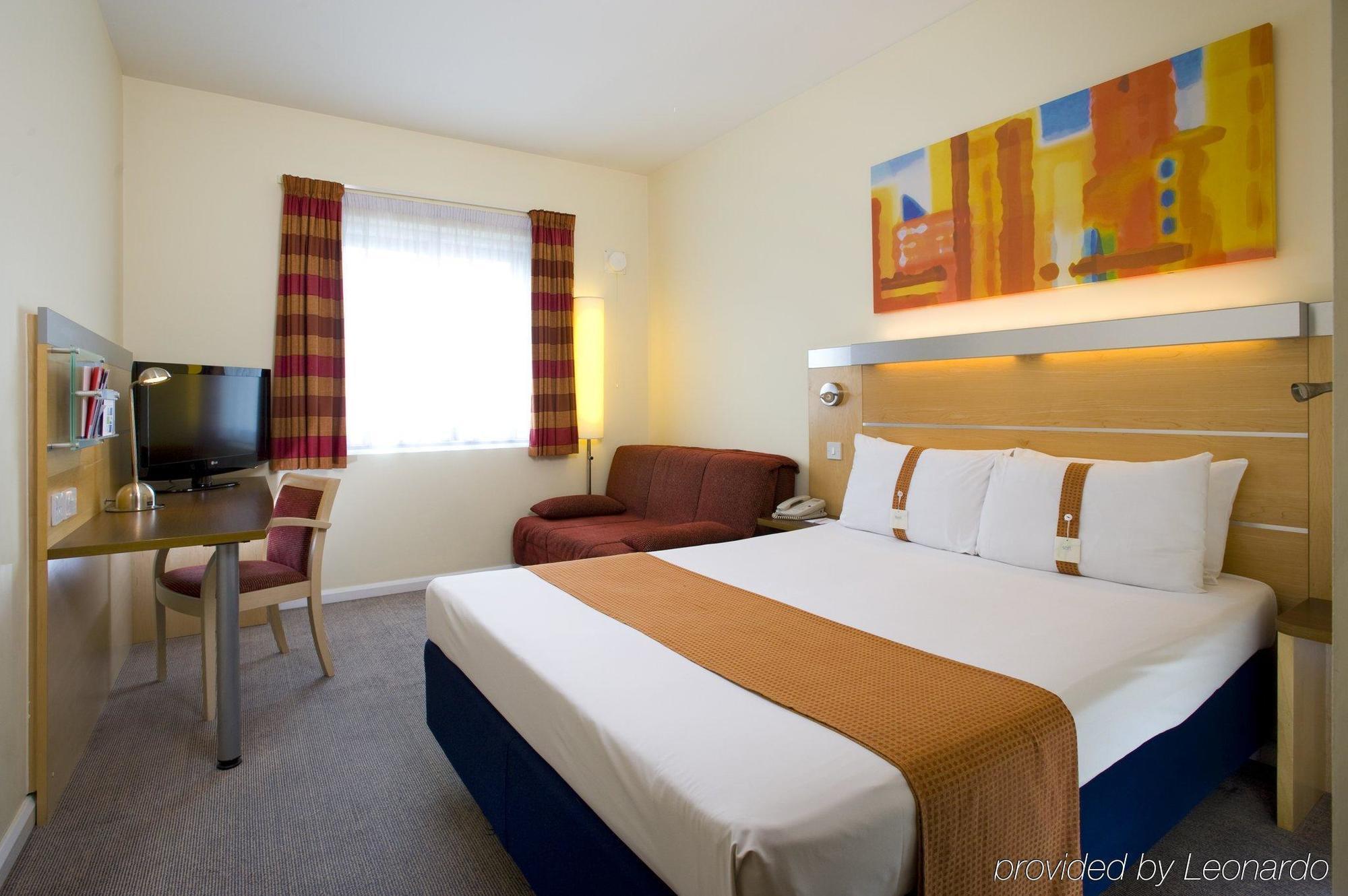 Holiday Inn Express Hemel Hempstead, An Ihg Hotel Екстериор снимка