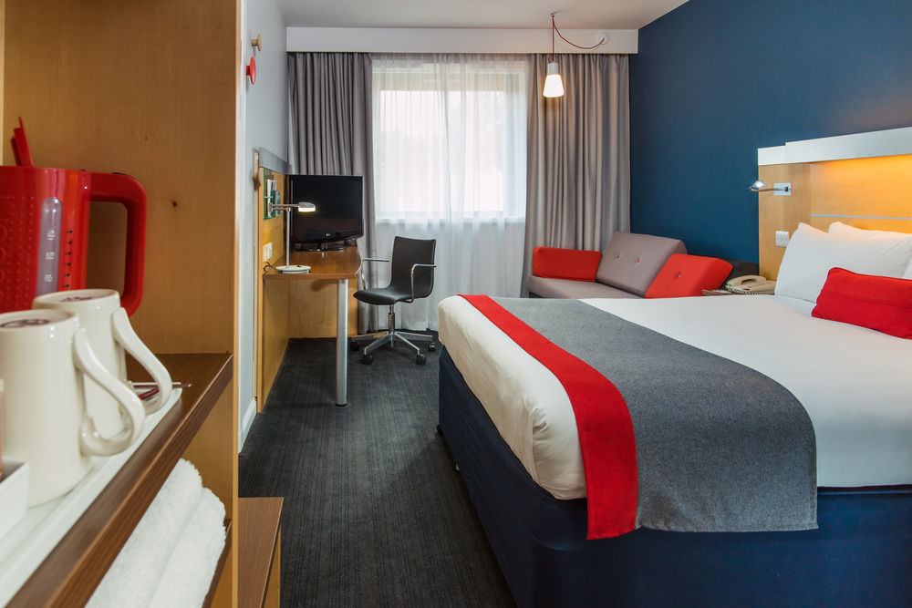 Holiday Inn Express Hemel Hempstead, An Ihg Hotel Екстериор снимка