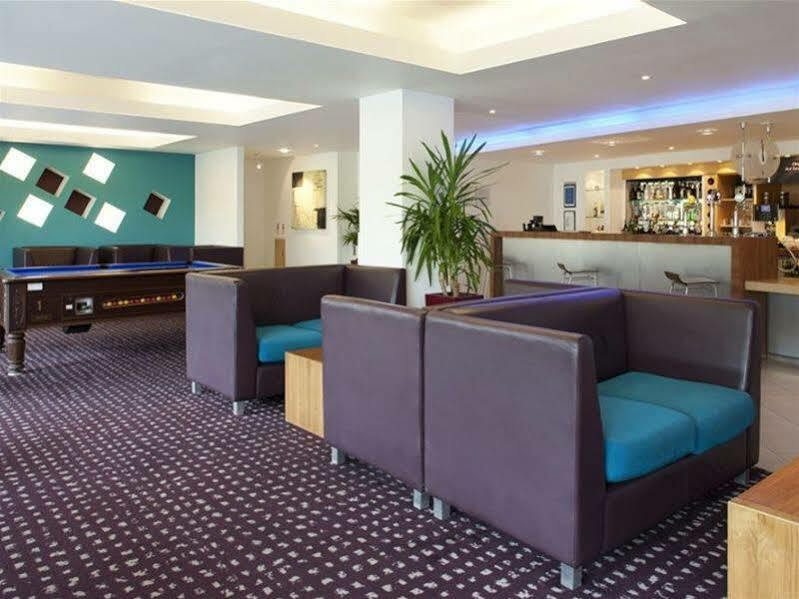 Holiday Inn Express Hemel Hempstead, An Ihg Hotel Екстериор снимка